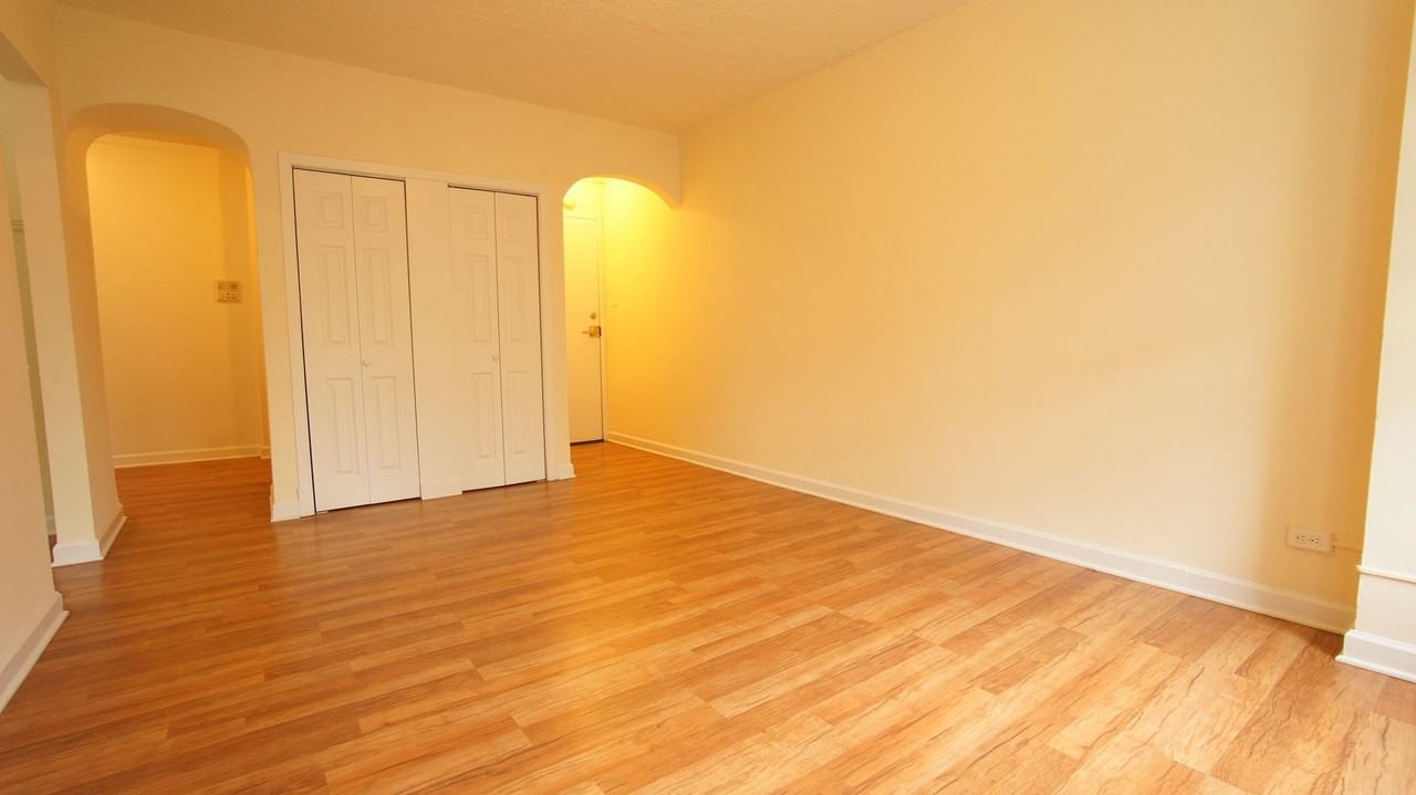 W Catalpa Ave & N Kenmore Ave #401 - Photo 2 of 12