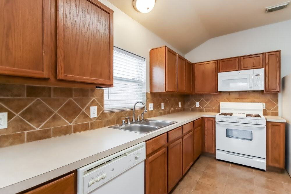 18326 Atasca Woods Trce - Photo 7 of 19