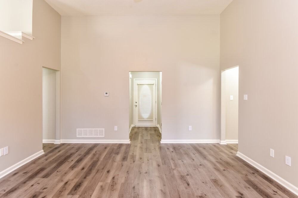 1261 Thames Dr - Photo 3 of 16