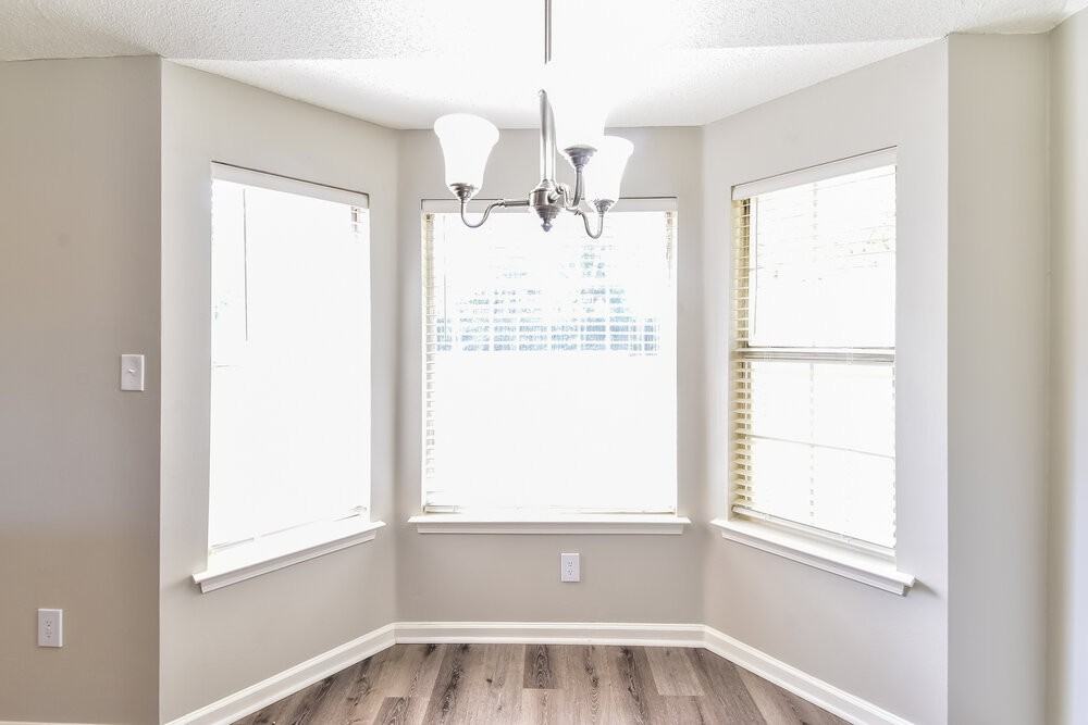 1261 Thames Dr - Photo 5 of 16