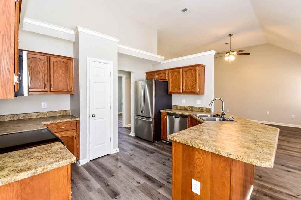 1261 Thames Dr - Photo 7 of 16