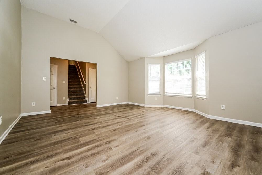 125 Titan Rd - Photo 4 of 17