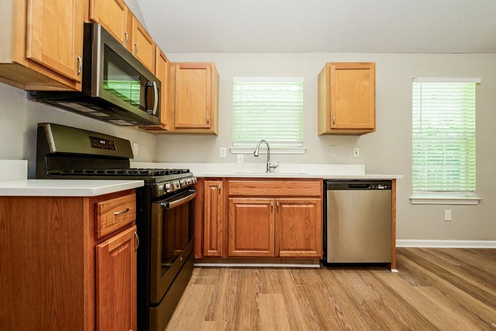 125 Titan Rd - Photo 6 of 17