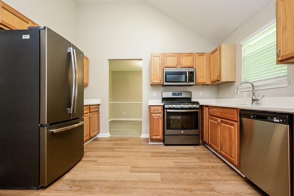 125 Titan Rd - Photo 7 of 17