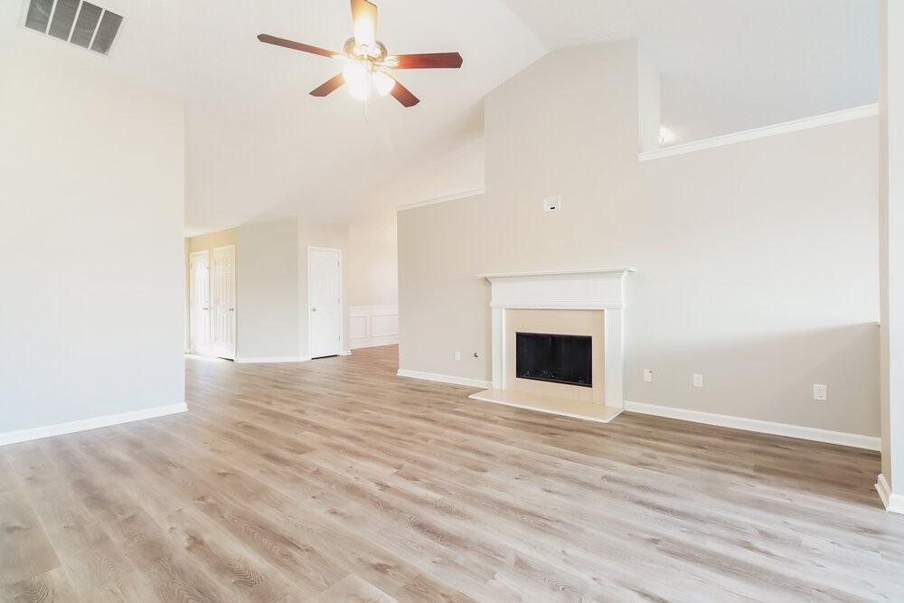 1016 Harbor View Ln - Photo 4 of 17