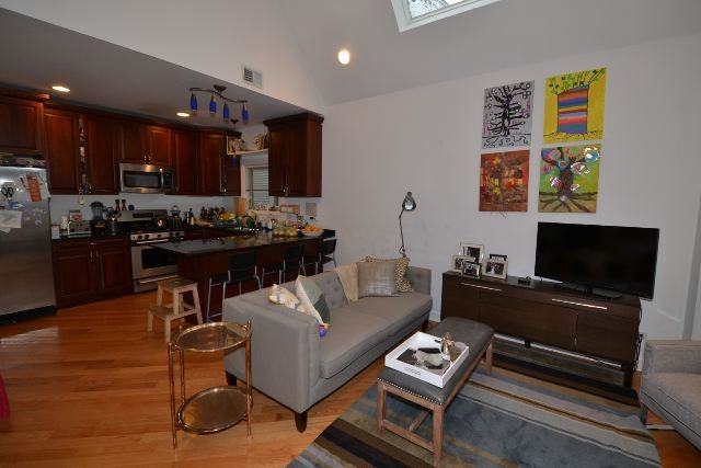 3121 N Hoyne Ave #2 - Photo 3 of 20