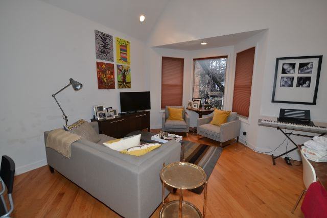 3121 N Hoyne Ave #2 - Photo 4 of 20