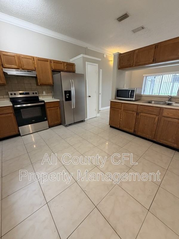 12178 Blackheath Cir - Photo 2 of 15