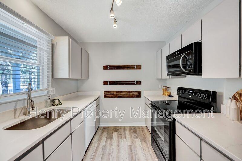 150 Carmichael Ct - Photo 5 of 17