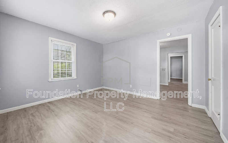 2320 E Warren St #1 - Photo 6 of 10