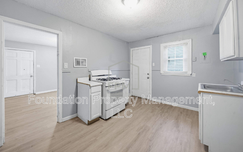 2317 E Warren St - Photo 6 of 13