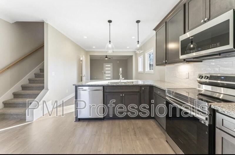 1403 Rebecca Johns Dr - Photo 4 of 17