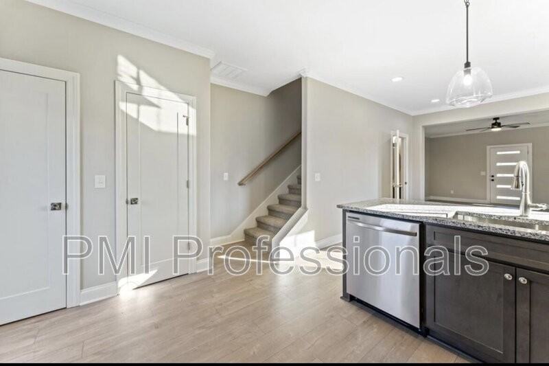 1403 Rebecca Johns Dr - Photo 5 of 17