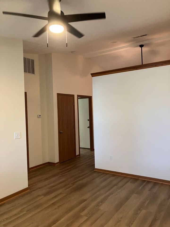 1565 Wayne St - Photo 3 of 17
