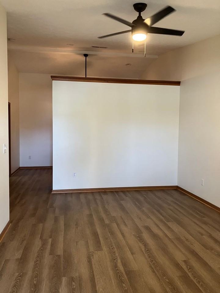 1565 Wayne St - Photo 4 of 17