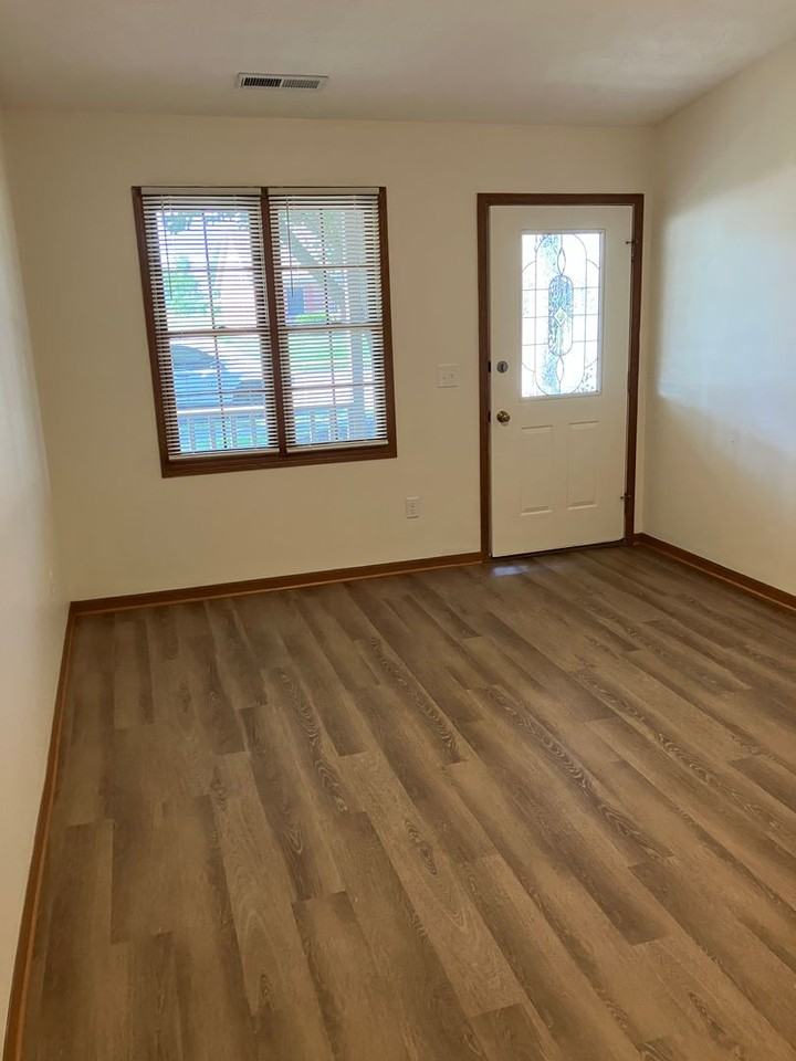 1565 Wayne St - Photo 5 of 17