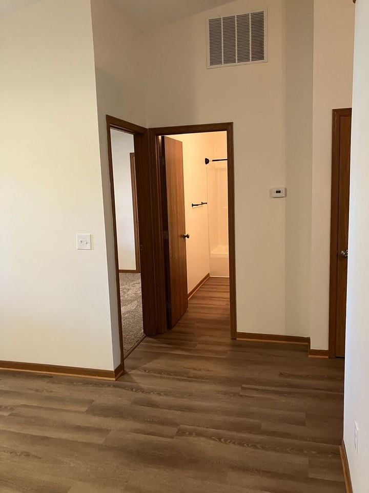1565 Wayne St - Photo 6 of 17