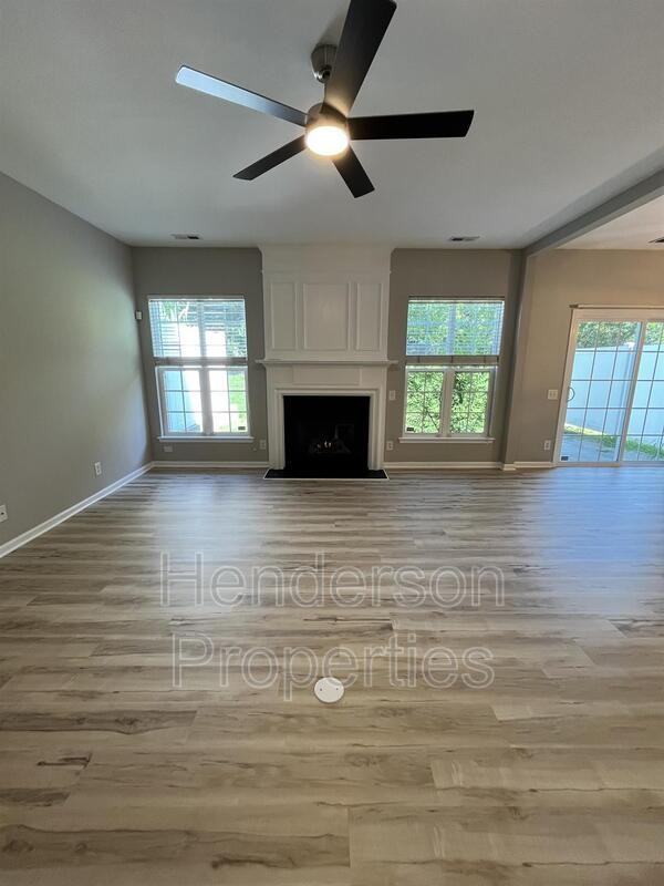 9032 Bishop Crest Ln - Photo 4 of 26