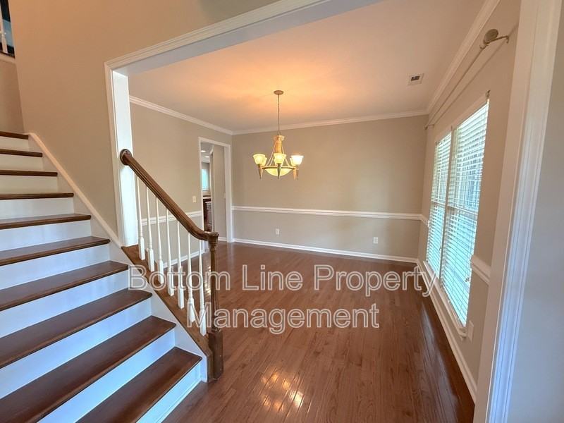 15007 Skypark Dr - Photo 4 of 46