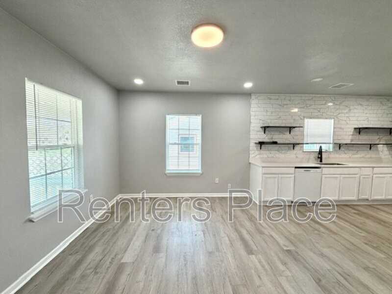 517 S 40th West Ave Unit A - Photo 2 of 16