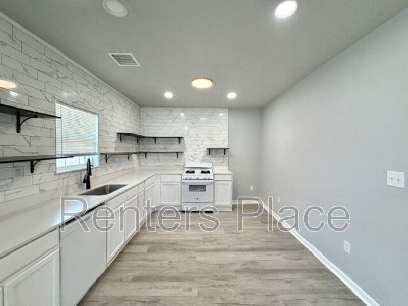 517 S 40th West Ave Unit A - Photo 4 of 16