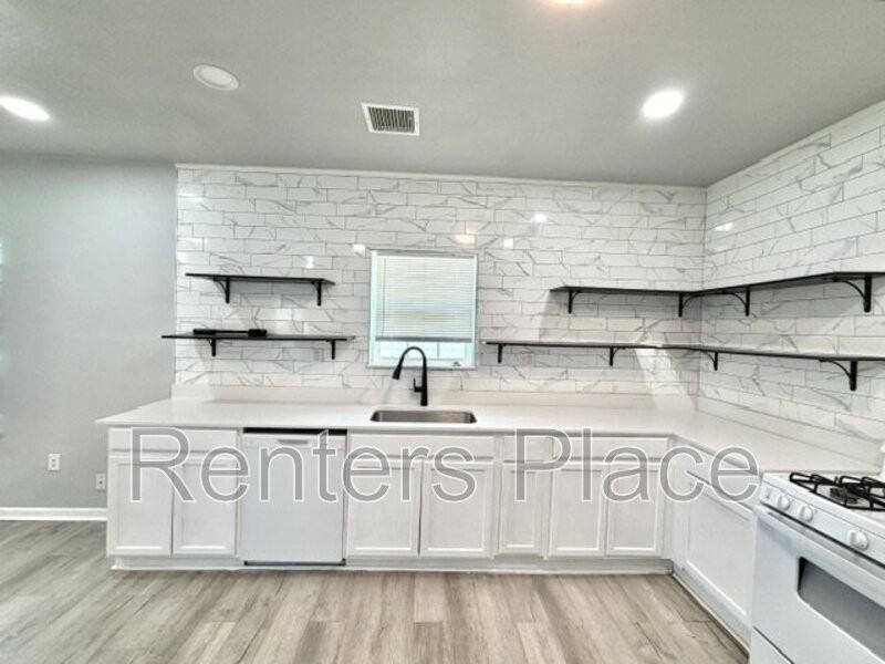 517 S 40th West Ave Unit A - Photo 5 of 16