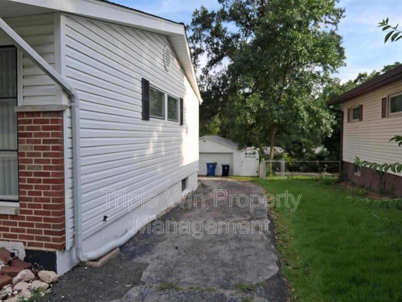 524 Acorn Dr - Photo 2 of 29