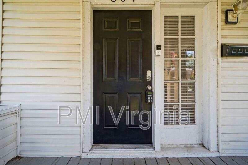 864 W 36th St - Photo 4 of 28