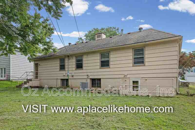8810 Benson St - Photo 3 of 32