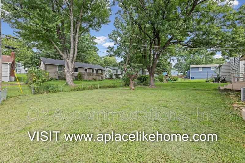 8810 Benson St - Photo 6 of 32