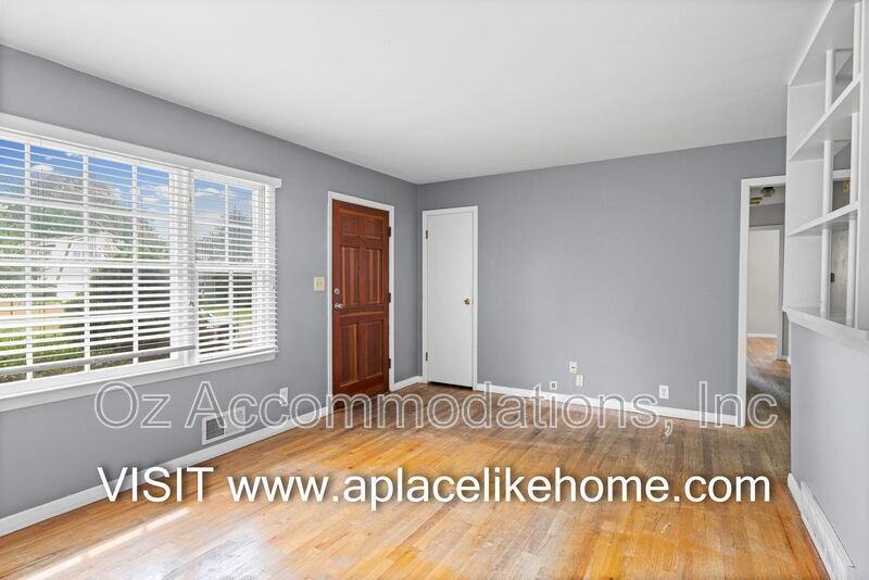 8810 Benson St - Photo 7 of 32