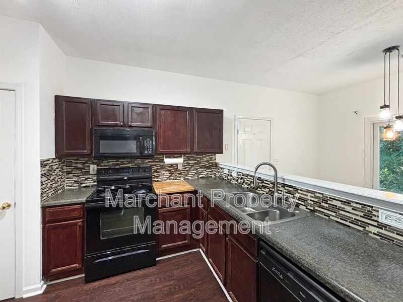 1 Appleton Ln - Photo 5 of 23