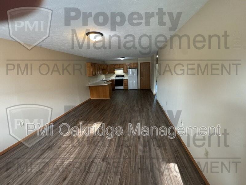 233 Elizabeth Dr - Photo 2 of 9