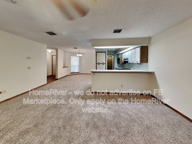 1174 Romaine Cir E - Photo 3 of 19