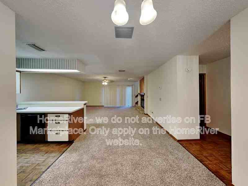 1174 Romaine Cir E - Photo 4 of 19
