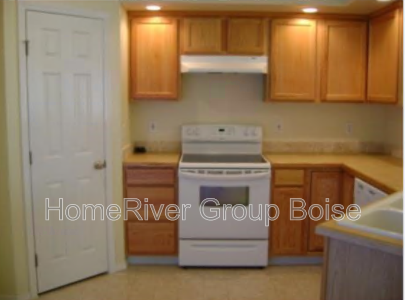 3927 N Kilberry Ave - Photo 4 of 10