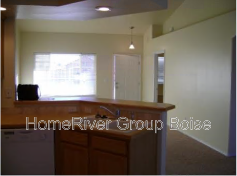 3927 N Kilberry Ave - Photo 5 of 10