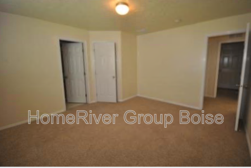 3927 N Kilberry Ave - Photo 6 of 10