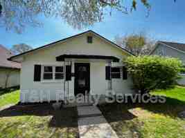 featured image of 129 W Neal St