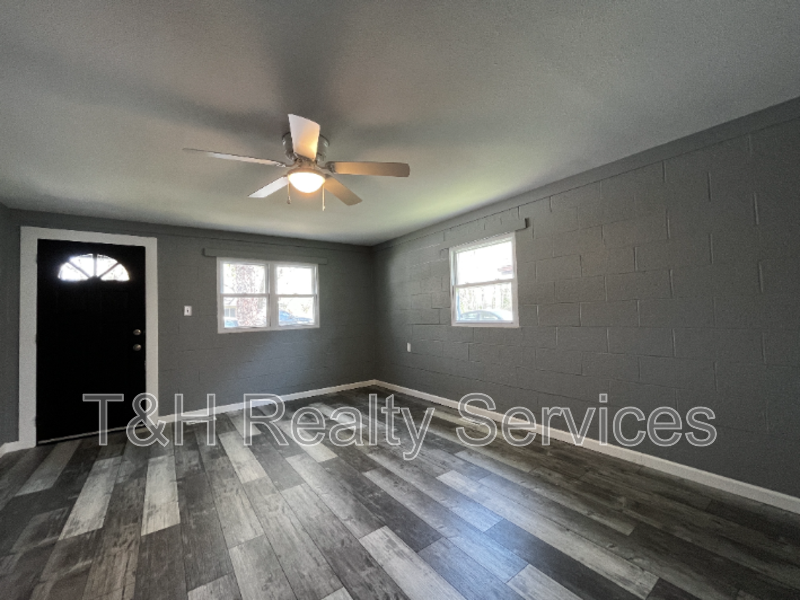 129 W Neal St - Photo 4 of 16