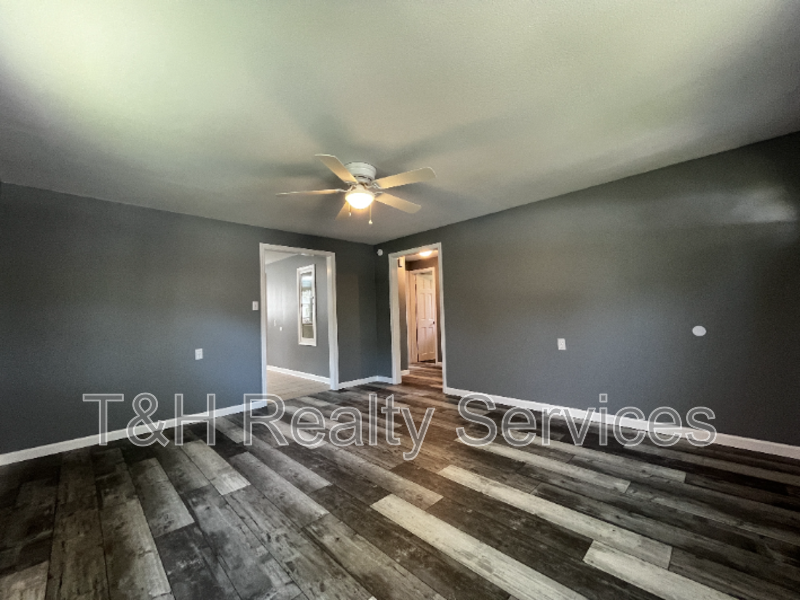 129 W Neal St - Photo 5 of 16