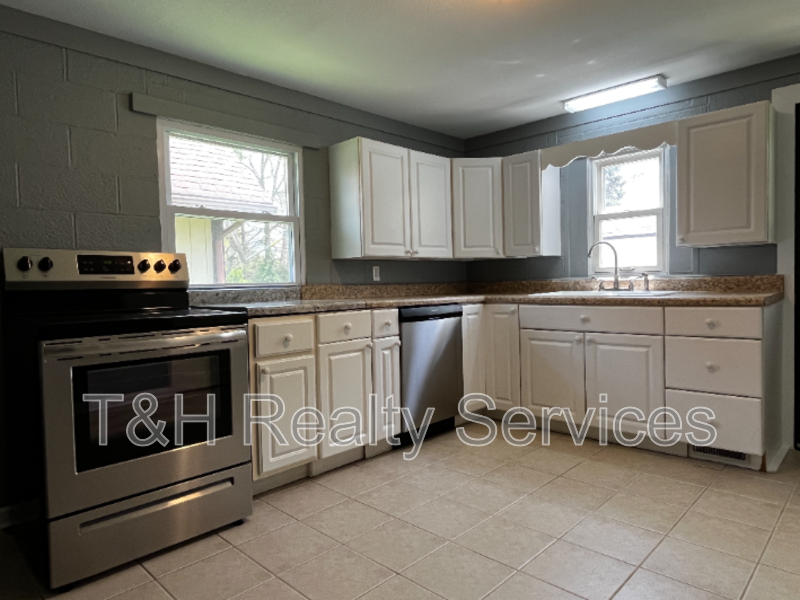 129 W Neal St - Photo 6 of 16