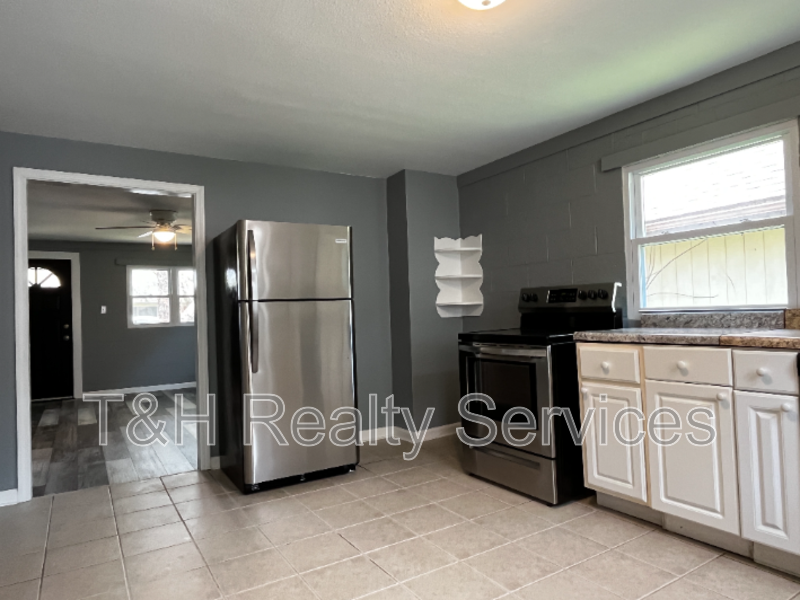 129 W Neal St - Photo 7 of 16