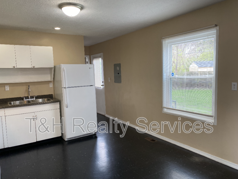 8126 Gilmore Rd - Photo 7 of 20