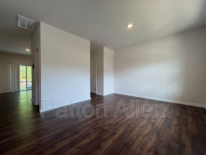 138 Marathon Ln - Photo 2 of 29