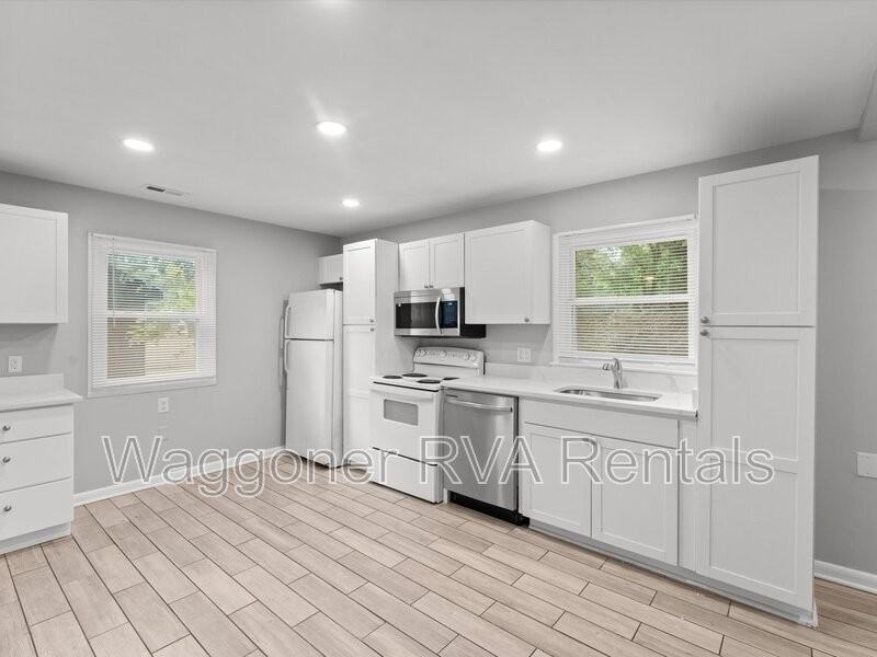 924 Kingsway Rd - Photo 7 of 31