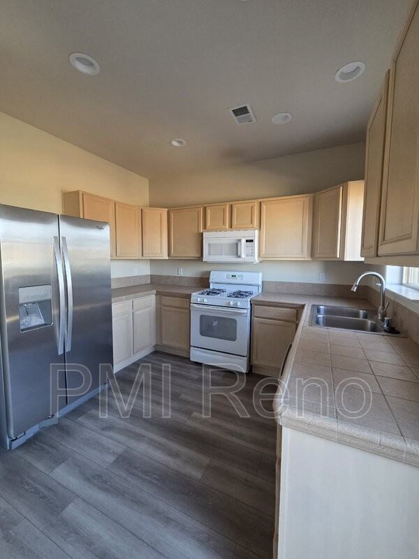 4086 Anthony James Ct - Photo 6 of 20