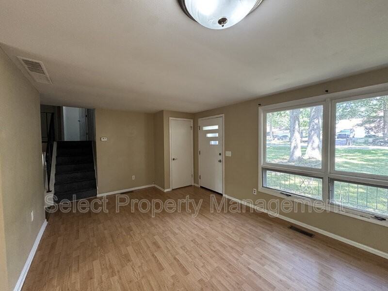 7001 Blake Dr - Photo 4 of 20