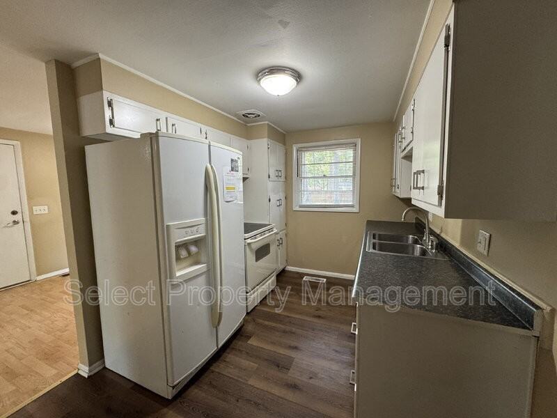 7001 Blake Dr - Photo 6 of 20