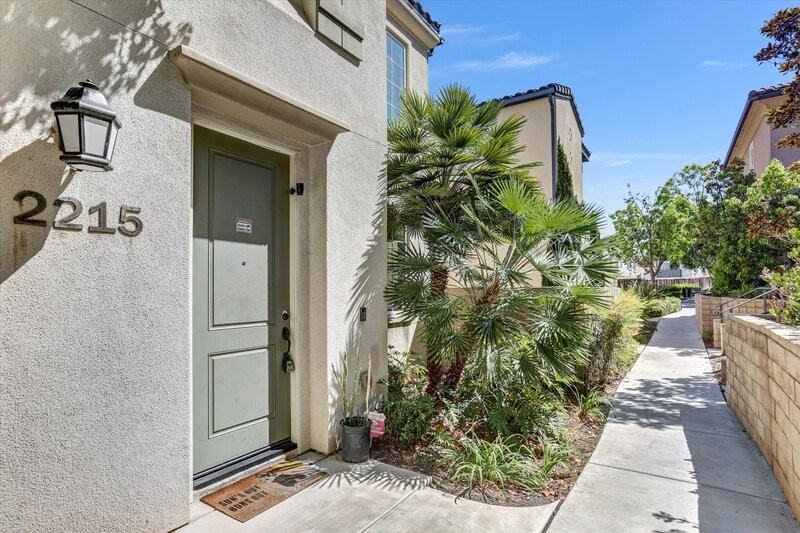 2215 Antonio Dr - Photo 2 of 33